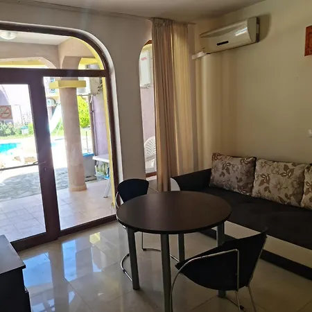 за гости гардън бийч Apartament Czernomorec