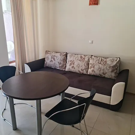 за гости гардън бийч Apartament Czernomorec