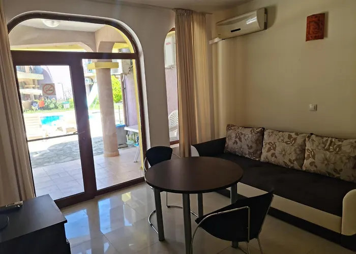 за гости гардън бийч Appartamento Chernomorets