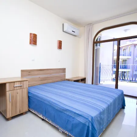 за гости гардън бийч Apartment Chernomorets