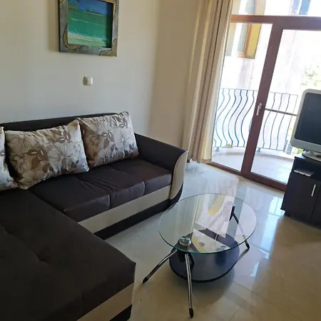 за гости гардън бийч Apartment Chernomorets