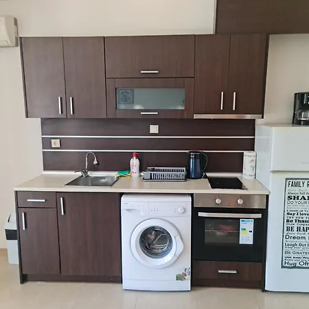 за гости гардън бийч Apartment Chernomorets